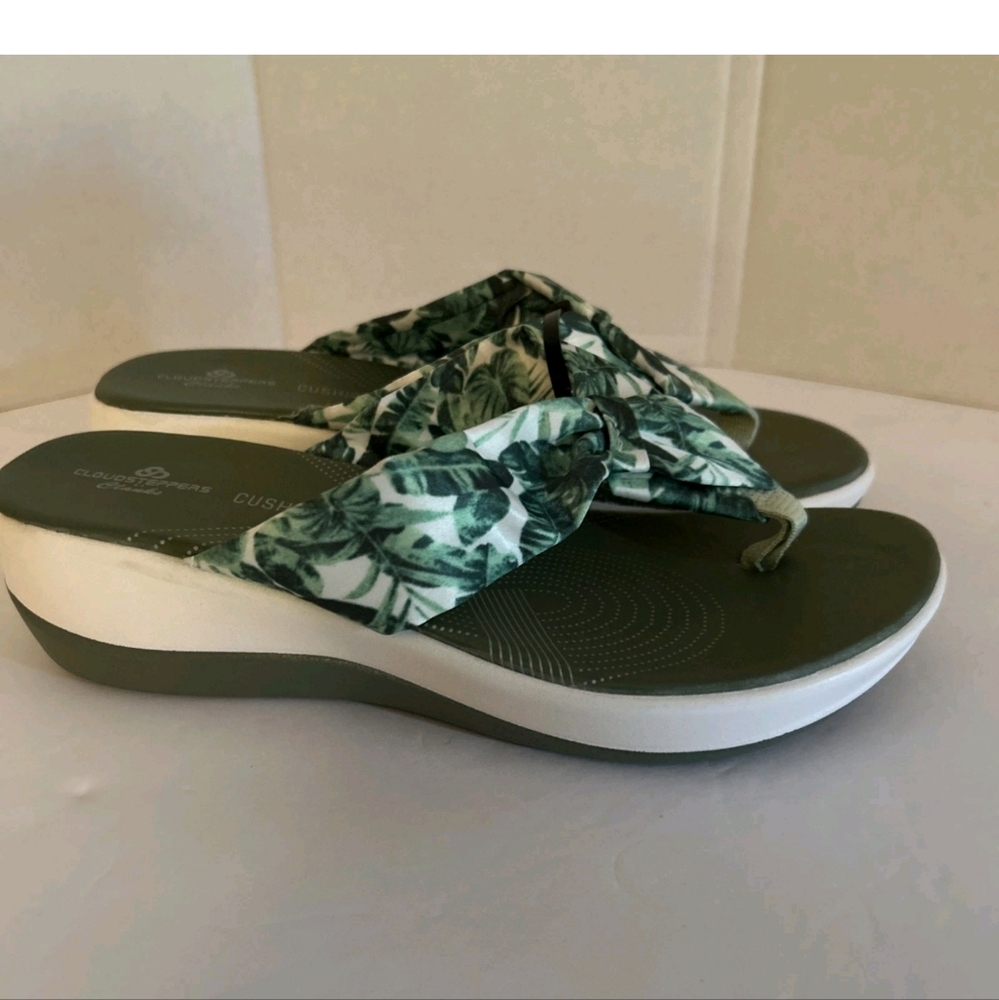 Clarks Cloudsteppers  Thong Sandal Flip Flop